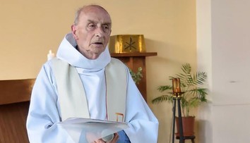 Veriaci i neveriaci sa dnes rozlúčili s brutálne zavraždeným kňazom