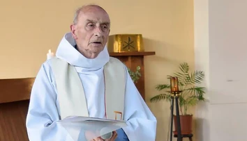 Veriaci i neveriaci sa dnes rozlúčili s brutálne zavraždeným kňazom