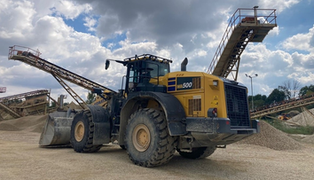 Na štrkovisku na západnom Slovensku zahynul pracovník. Mal ho zachytiť bager