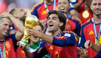 Futbal triumfoval nad brutalitou, Torres zlomil srdce Messimu. Tu sú ohlasy svetových médií na finále