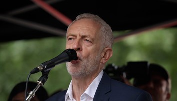 Líder britskej opozície chce byť premiérom. Taktiež sľubuje posunutie brexitu