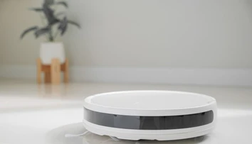 Španiel sa na diaľku zmocnil robotických vysávačov po celom svete. Nešlo mu o strašenie, chcel poukázať na problém