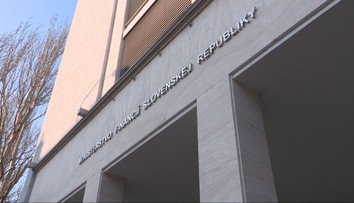 Keď si budeme chcieť znova požičať, banky si od nás môžu vypýtať vyššie úroky. Rating Slovenska sa zhoršuje