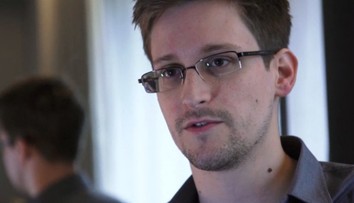 Bývalý spolupracovník tajných služieb USA Snowden zložil prísahu vernosti Rusku a dostal ruský pas