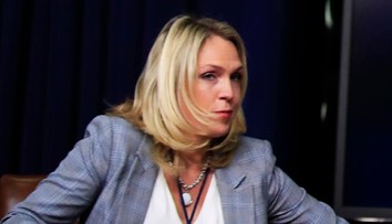 Asistentka, ktorá sa vysmiala z chorého McCaina, už nepracuje v Bielom dome