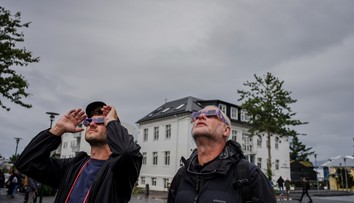 Pre pár minút tmy cestujú tisíce kilometrov. „Prichádzajú sem ľudia z celého sveta,“ hovorí Slovenka žijúca na Islande
