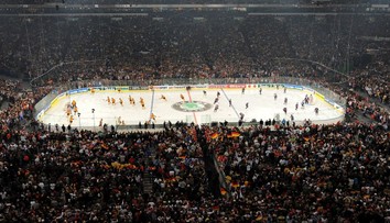 Rovnako ako v roku 2010. Budúcoročné MS v hokeji odštartuje duel na futbalovom štadióne