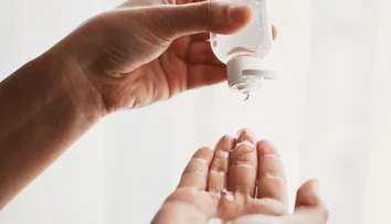 Používate dezinfekciu denne? Lekárnička varuje pred vážnymi rizikami pre pokožku rúk