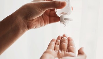Používate dezinfekciu denne? Lekárnička varuje pred vážnymi rizikami pre pokožku rúk