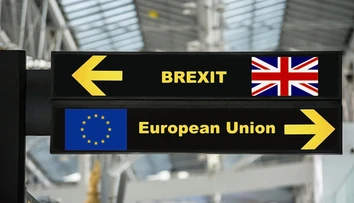 Väčšina Britov si myslí, že EÚ má v rokovaniach o brexite silnejšiu pozíciu