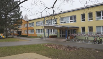 Viaceré školy zavádzajú bezpečnostné opatrenia. Na Záhorí už rodičia nebudú vstupovať do budovy