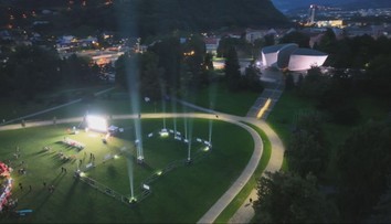 Slovák navrhol prvý mrakodrap v Ázii. Jeho svetelnú kópiu mohli vidieť ľudia v Banskej Bystrici