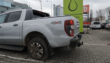 Nakrútili sme rozbité služobné auto štátneho tajomníka Kuffu. Okolo jeho havárie je veľa nejasností