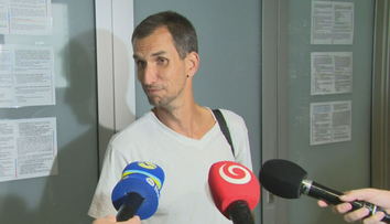 Peter Švestka je na Slovensku. S ďalšími deportovanými aktivistami ho z Izraela priviezol armádny špeciál