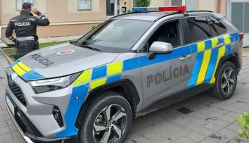 Hrôza na východe: Muž sa rodine vyhrážal sekerou, ďalší chcel matke odrezať hlavu