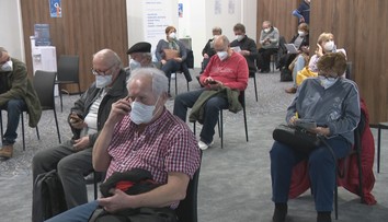 Tretia dávka vakcíny opäť otvára veľkokapacitné centrá. Niekde je však záujem stále nízky