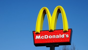 Po konzumácii nápoja z McDonald’s skončilo dievčatko v nemocnici. Matka viní obsluhu