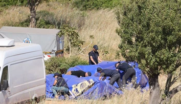 FOTO+VIDEO: Počas obnoveného pátrania v prípade zmiznutej Madeleine McCannovej sa našli časti oblečenia a kostí