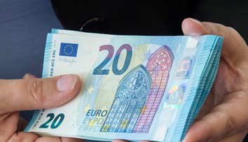 Výskumníci zistili, aké je riziko infikovania koronavírusom z bankoviek