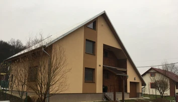 Falošní policajti vtrhli do domu, domácich zmlátili a odniesli si 54-tisíc eur