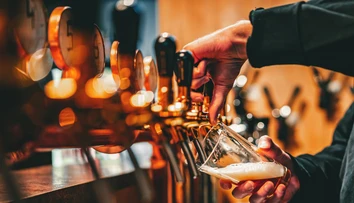 Trik proti rannej opici: Japonci predstavili revolučný pohár na pivo