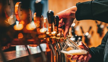 Trik proti rannej opici: Japonci predstavili revolučný pohár na pivo