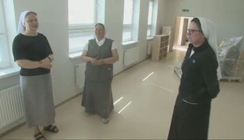 Rehoľné sestry sa zadlžili, aby vybudovali škôlku pre deti z osady. Peniaze na vybavenie tried im však chýbajú