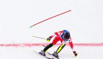 Dominanciu Švajčiarska na ZOH potvrdil Loic Meillard triumfom v slalome. Líder po prvom kole smolne vypadol