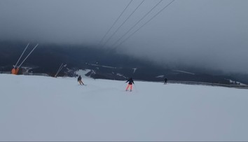 Po tragickej zrážke v Jasnej, pri ktorej zomrelo dieťa, leží dospelá lyžiarka v nemocnici