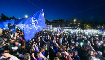 Slováci opäť vyšli do ulíc. Pred parlamentom protestovali tisíce ľudí