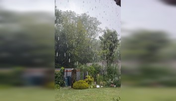Na Slovensku udreli prvé búrky: SHMÚ zvýšil výstrahy. Hrozia krúpy, lejak a silný vietor