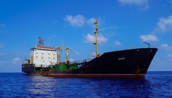 Putin prekabátil Západ, na jeho tieňovú flotilu sú sankcie prikrátke. Neustále sa rozširuje a produkuje zisk