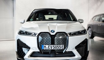 VIDEO: BMW predstavilo SUV, ktoré dokáže meniť farbu laku. Stačí stisnúť tlačidlo