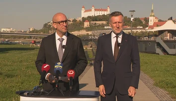 Prekvapivý obrat v primátorských voľbách v Bratislave. Jeden kandidát končí v prospech Ráža