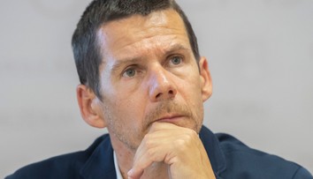 Hamran má novú prácu v parlamente. Je asistentom poslankyne SaS, poznáme jeho plat