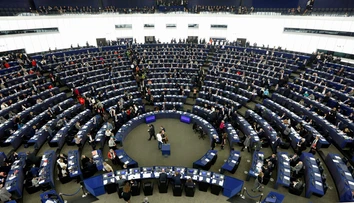 Europoslanci za Národný front údajne nelegálne vyplatili asistentom milióny eur