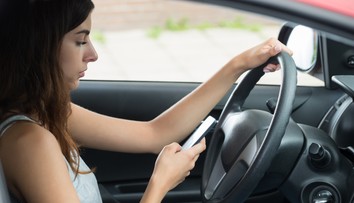 Polícia si posvieti na šoférov s mobilom v ruke novým zariadením