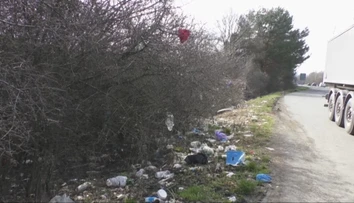 Fľaša s močom, vrecko s výkalmi či starý nábytok. Odpočívadlá a odstavné plochy pri ceste často pripomínajú smetiská