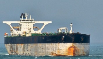 Američania sa zmocnili sankcionovaného tankera, ktorý eskortovala ruská ponorka