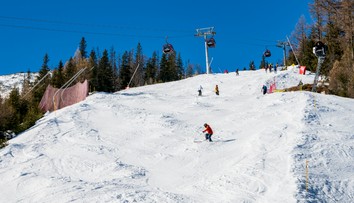 Zlé správy pre lyžiarov. V jednom z najznámejších stredísk sa začiatok sezóny odkladá pre oteplenie