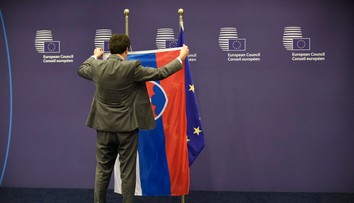 Potupa pre Slovensko. Patrí do skupiny 5 krajín, ktoré najviac prispievajú k rozkladu demokracie v Európe