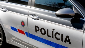 Desivý incident v obci Jarabiná. Muž napadol vidlami svojich rodičov a spôsobil im vážne zranenia