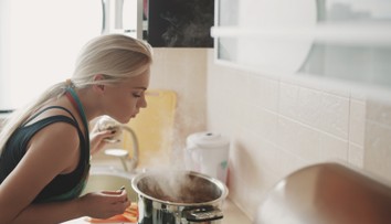 V kuchyni na nás číha tichý zabijak: Je rovnako nebezpečný ako pasívne fajčenie. Najviac ohrozené sú deti