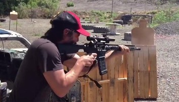 Video ako dôkaz! Keanu Reevesa so zbraňou by ste nahnevať nechceli