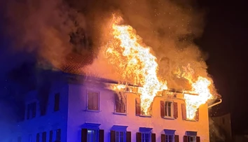 Peklo vo veľkom bytovom dome. Požiar usmrtil dvoch ľudí, ďalší sú nezvestní