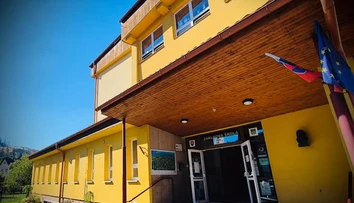 S útočníkom sa zavrela sama v kancelárii, napriek obrovskému riziku. Riaditeľka v Staškove sa zachovala hrdinsky
