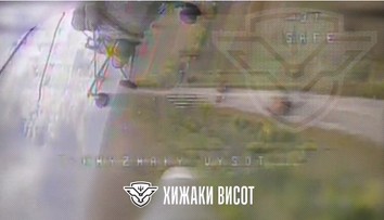 VIDEO: Ukrajinský dron „zostrelil“ ruský vrtuľník. Husársky kúsok ohúril svet
