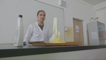 Má len bakalára, no už učí na základnej škole. Takto chcú riešiť nedostatok učiteľov