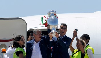 Majstrov Európy vítali v Lisabone tisíce fanúšikov