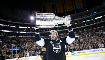 Keď si ho vybrali, krútili hlavou, no prekonal všetky rekordy. Vyzdvihol ho Crosby aj legenda: Je najlepší (príbeh)